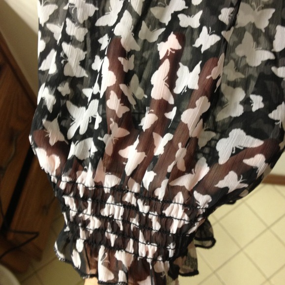 Trade with @shleysley sheer butterfly - Picture 3 of 3