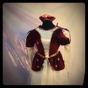 Victorian queen gown !