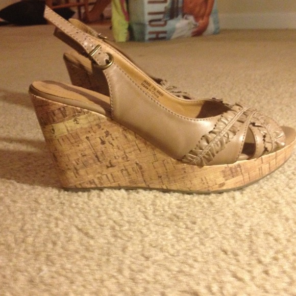 Apt. 9 wedges - Picture 2 of 4