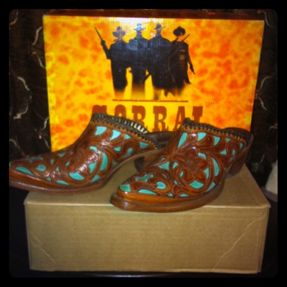 ✂REDUCEDCorral slip on, hand tooled leather boots