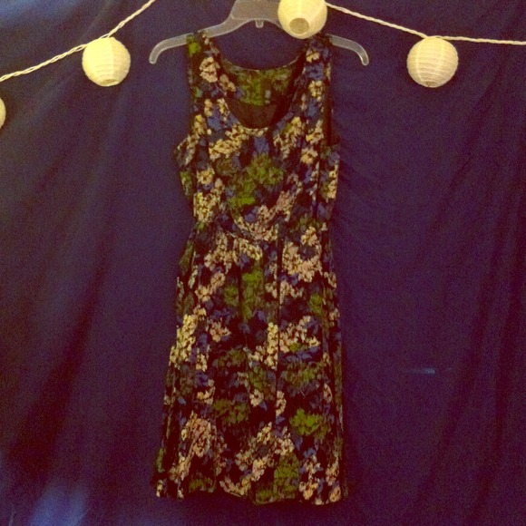 Floral, knee length dress with an elastic waist