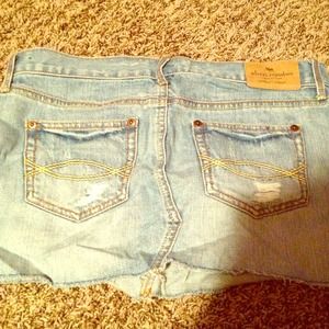 Abercrombie skirt👓👗 held by @lorainne1972