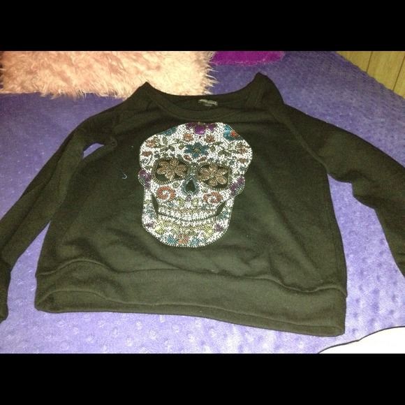 Beautiful black sweater with skull