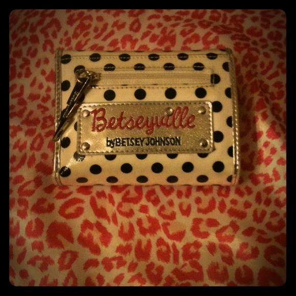 💢✋reserved for menghsays Betsey Johnson wallet💢✋