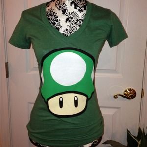 🍀SOLD in Bundle🍀Green novelty T-shirt