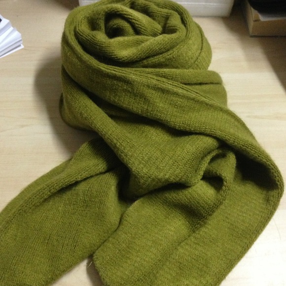 Olive green scarf🌸