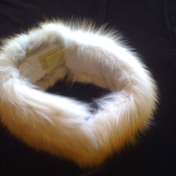 Outerwear - 🎉HP 9/15/14🎉 Blue Fox Fur Headband