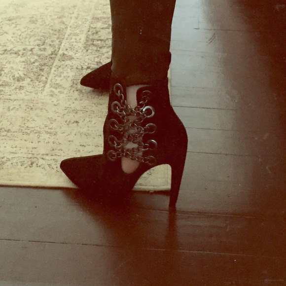 NWOT! Via Spiga Suede Booties