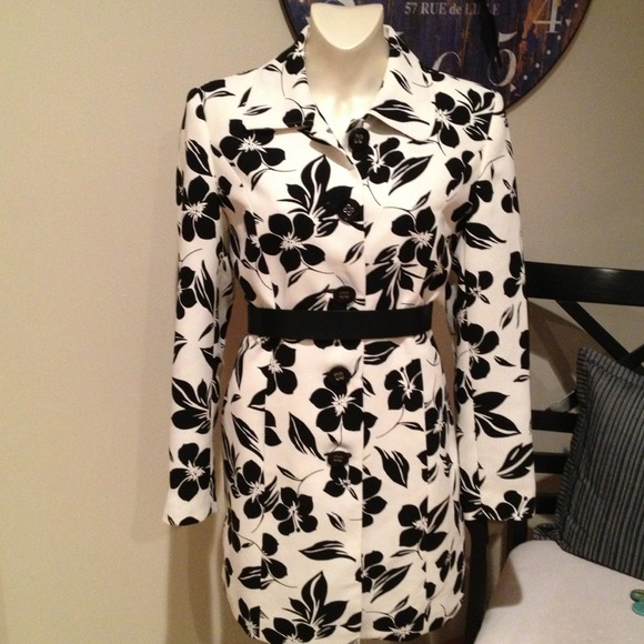 Reduced!!!! Light Weight Spring Jacket!