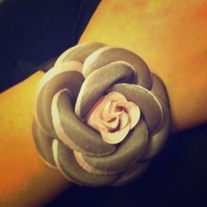 Tie flower bracelet