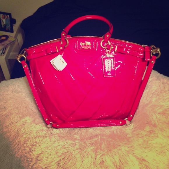 ✨Coach-Madison diagonal Patent Lindsey Satchel✨