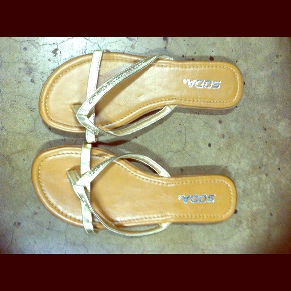 🔴SOLD🔴 Gold sandals with rhinestones