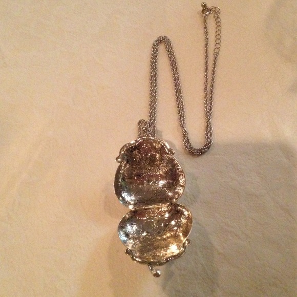 Neckless - Picture 2 of 3