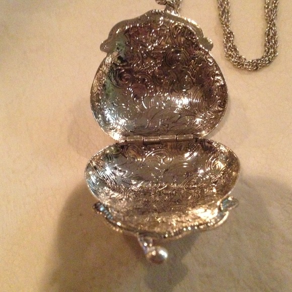 Neckless - Picture 3 of 3