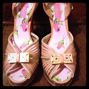 ✨Host pick✨Betsey Johnson wooden pumps