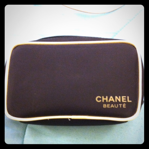 🚫SOLD🚫CHANEL makeup bag w/ samples and lipstick