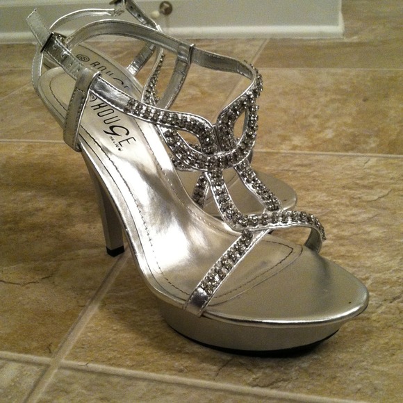 💥SOLD💥 Silver Strappy Heel