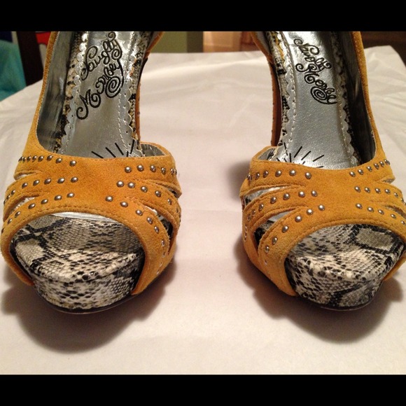Sold in eBay 💥 Naughty monkey mustard suede pumps - Picture 3 of 4