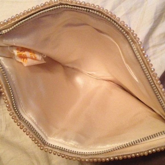 🎉HOST PICK🎉Vintage Hand Bead Sequin Tulip Clutch - Picture 3 of 4