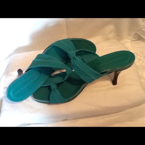 Donald J Pliner size 8 1/2 Strappy Heels