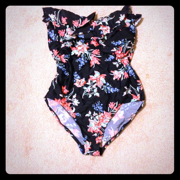 Bundle: Strapless Bathing Suit & Bracelet
