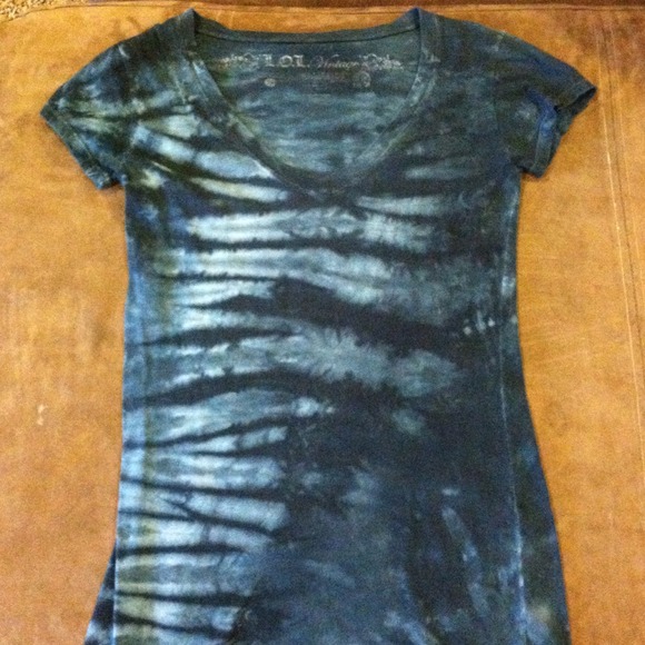Blue tie dye v-neck