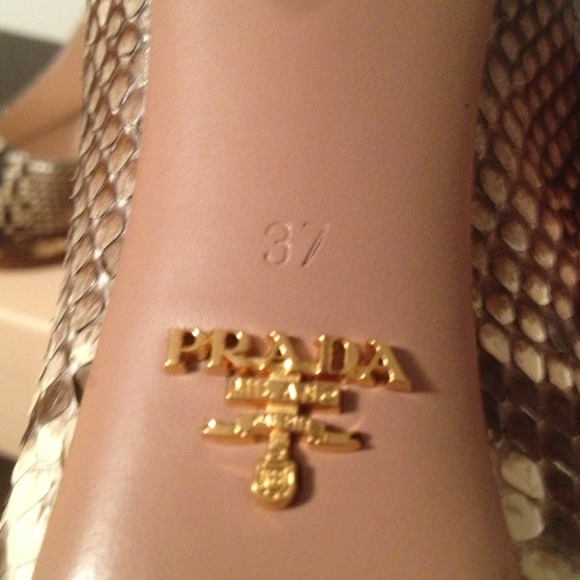 💯%Authentic Prada Python Peep-Toe Pump - Picture 2 of 4