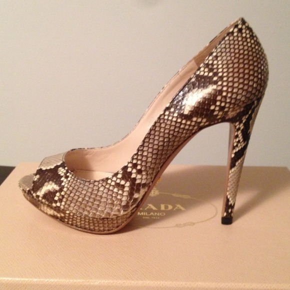 💯%Authentic Prada Python Peep-Toe Pump - Picture 3 of 4