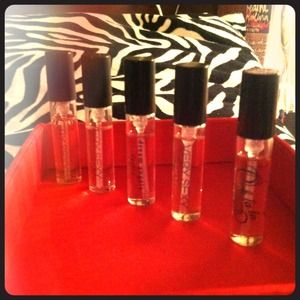 Mini Victoria perfumes. Traded 🔁⛔