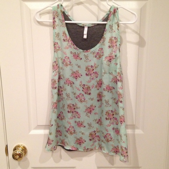 🚫SOLD🚫Floral and striped top from target