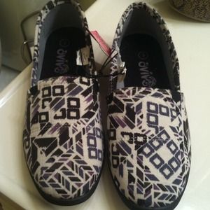 Slip on Tom like shoes with Tribal print