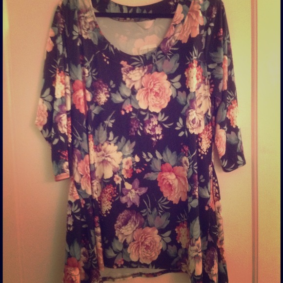 * SOLD * Romantic Floral Long Sleeve Tunic