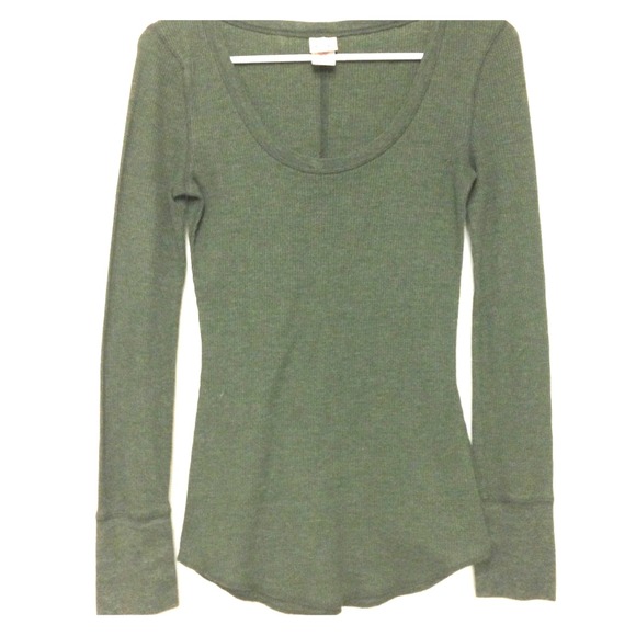 Comfy green long sleeve shirt!