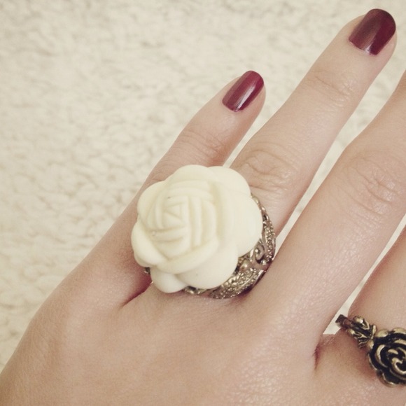 🚨 SOLD White Rose Ring