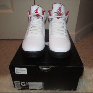 ❌SOLD ❌ !! Jordan 5 'Fire Red'