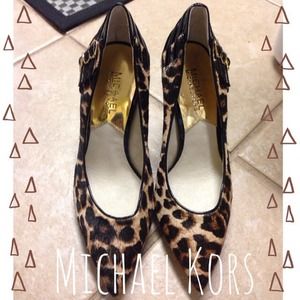 Michael Kors Cheetah Printed Pump