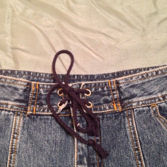 💀Sold in a bundle💀Denim Shorts - Picture 2 of 2