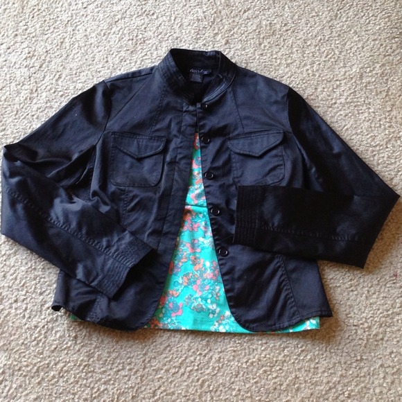 🌀SOLD IN BUNDLE🌀♦An amazingly cute jacket♦ - Picture 4 of 4