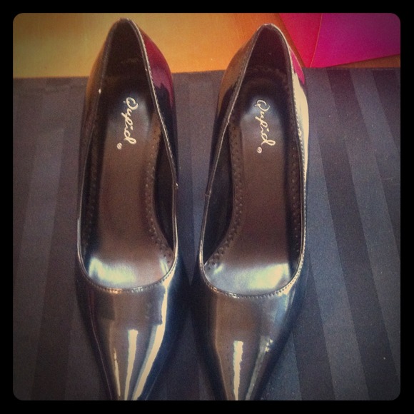 Qupid Black Patent heels