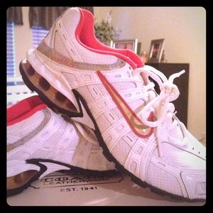 Nike Reax tennis shoes