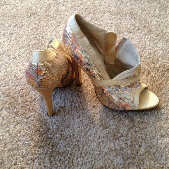 Gold sequin booties - Picture 3 of 4