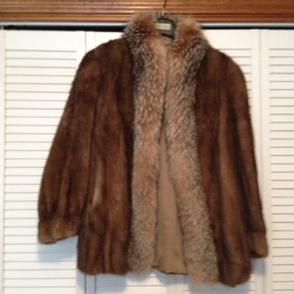 Mink coat with silver fox ruff - Picture 1 of 3
