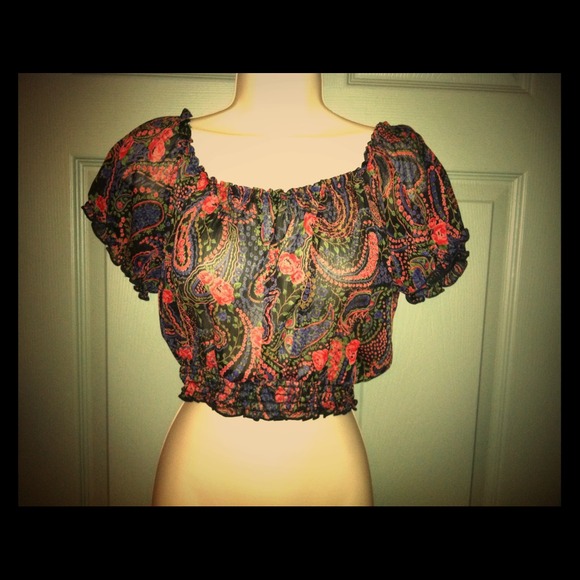 **SOLD** Forever 21 cropped peasant top.