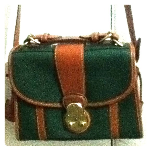 ON HOLD ***☀ Green and beige Dooney&Bourke 👜