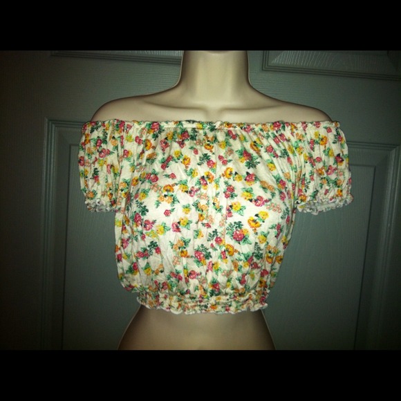 **SOLD**Urban outfitters floral crop top.