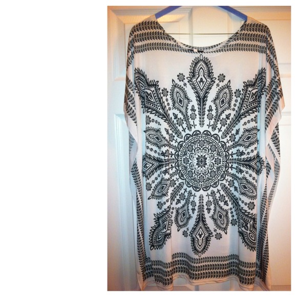 ✋👀 ❌SOLD!!!❌Cute handkerchief designed top!