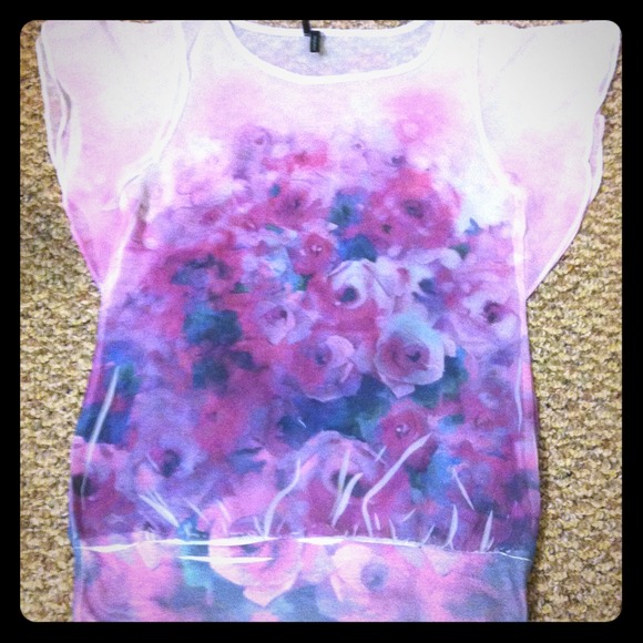 CUTE! Floral shirt!🌺