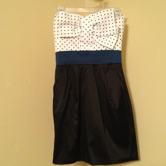 Fun and flirty dress - Picture 1 of 1