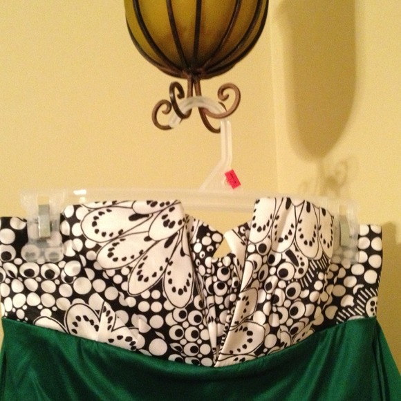 Fun dress for a night out or a wedding - Picture 2 of 3