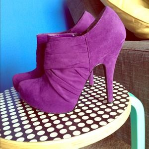 Purple Guess booties❤